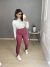 Calça jeans mom preta com botões na barra. 44 on internet