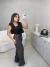Blusa canelada com decote diagonal - preto - loja online