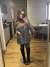 Trijunto alfaiataria com blazer cropped e saia - cinza - Amor de Peça - Looks Femininos Estilosos, Loja de Roupa Feminina Online