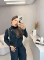 Conjunto em tricot mousse de calça e colete risca de giz - preto on internet
