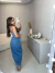 Saia jeans midi com fenda assimétrica - lavagem média - online store
