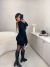 Vestido curto com aplicações de pérola manga longa e decote nas costas - preto