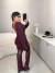 Vestido curto com aplicações de pérola manga longa e decote nas costas - burgundy