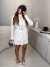 Colete tweed com cinto cravejado - off white