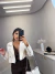 Jaqueta de couro curta com pingente clips - off white na internet