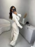 Macacão manga longa com cinto em couro - creme - Amor de Peça - Looks Femininos Estilosos, Loja de Roupa Feminina Online