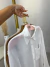 Camisa de botões no linho com bolso - off white - comprar online