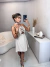 Vestido curto com amarração e aplicação de flor no busto - nude - Amor de Peça - Looks Femininos Estilosos, Loja de Roupa Feminina Online