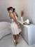 Vestido curto com amarração e aplicação de flor no busto - nude na internet