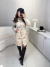 Sobretudo trench coat com botões dourado - creme - loja online