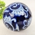 Bola Decorativa Porcelana De Mesa 10cm Azul E Branca Escura - Inigual - Loja de Decoração, Plantas Artificiais, Presentes, Utilidades, Mesa Posta e decoração de Páscoa e Natal