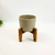 Vaso Decorativo Cinza Com Suporte De Madeira 20x16cm - Inigual - Loja de Decoração, Plantas Artificiais, Presentes, Utilidades, Mesa Posta e decoração de Páscoa e Natal