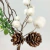 Folhagem De Natal Pick Branco Com Pinha 25x12x4cm - Inigual - Loja de Decoração, Plantas Artificiais, Presentes, Utilidades, Mesa Posta e decoração de Páscoa e Natal