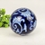 Bola Decorativa Porcelana De Mesa 10cm Azul E Branca Escura - comprar online