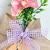 Guirlanda Rosa E Roxo Com Coelho Palha 57x57x14cm - Inigual Decor: Decoração, Presentes e Plantas Artificiais.