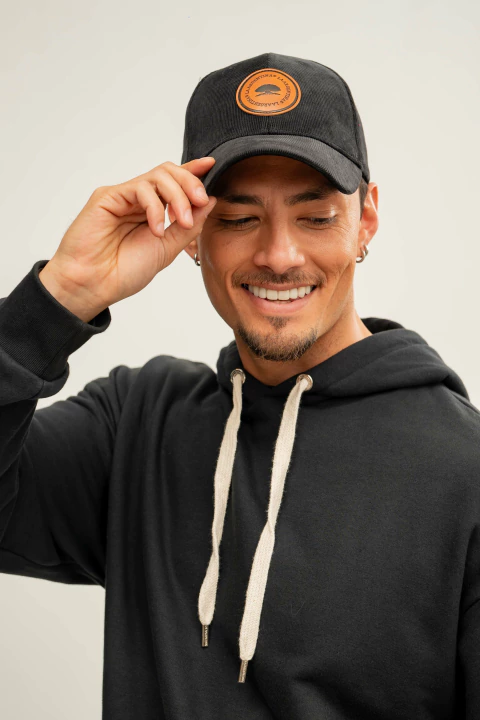 Gorra Pana Negra con Logo en internet