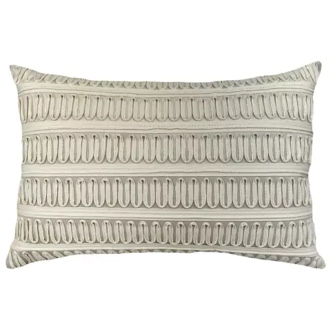 Almofada Retangular Veludo Off 35x52cm c/ Aplic Fita off Brigite