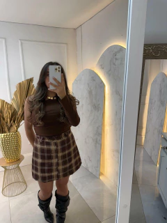 Shorts saia xadrez- Marrom - comprar online