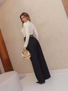 Pantalona Olivia na internet