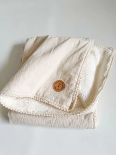 Manta Clara Valencia con pompon - Clara Valencia Petit