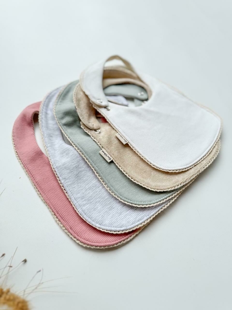 Babero Carmela con puntilla - comprar online