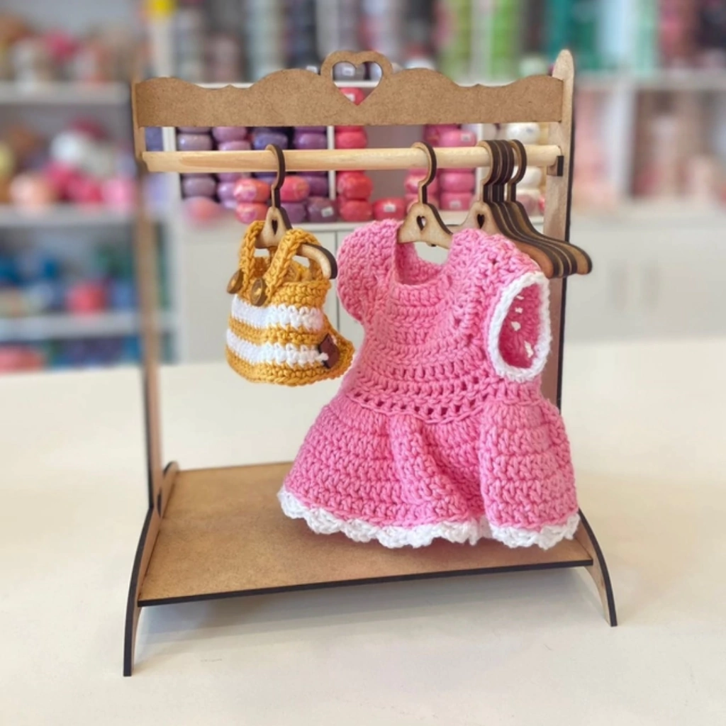 Cabides para Roupinha de Bonecas - 06 Unidades em MDF