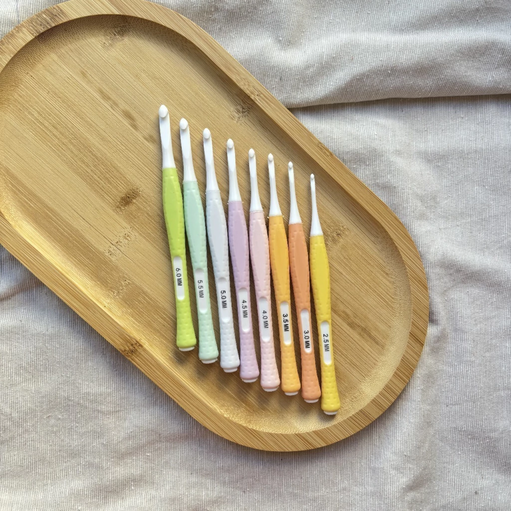 Kit com 8 Agulhas de Crochê Tons Pastéis Ergonômicas