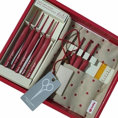 Kit de Agulhas para Crochê Tulip Coleção Etimo Red com 8 unidades Cabo Emborrachado e Estojo - Arteliê da Vivi - Armarinho Criativo