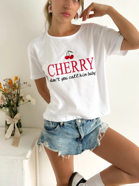 Remera algodón bordada Cherry - comprar online