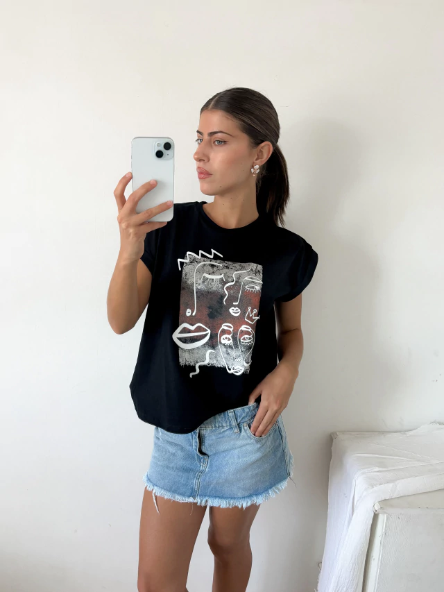 Remera amplia manga rebatible Faces — imagen 7