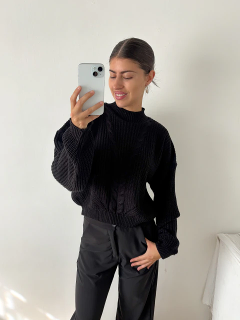 Sweater media polera trenzas y calado Loola