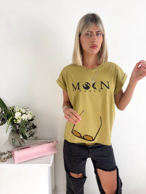 Remera amplia manga rebatible Moon power - comprar online