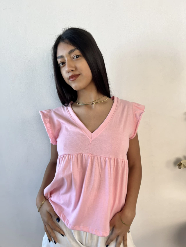 Remera jersey escote en V, corte princesa, volado en hombros Sinner — imagen 8