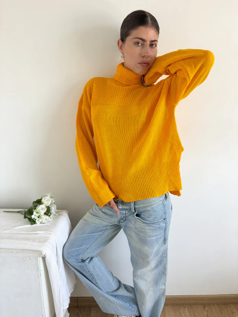 Polera oversize con tajo, canesu y puños de punto perle Tabitha