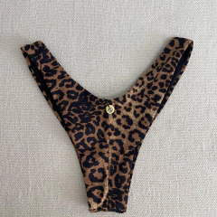 Calcinha Asa Delta Onça Érika