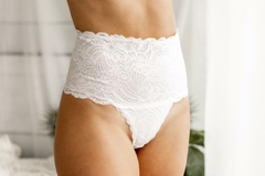 ART. 1977 - FAJA LESS ALTA TODA DE ENCAJE CON FAJA ENTERAMENTE FORRADA DE SATINETTE MODELADOR - comprar online