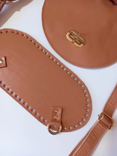 kit mochila couro Fiorella Nude Siena - comprar online