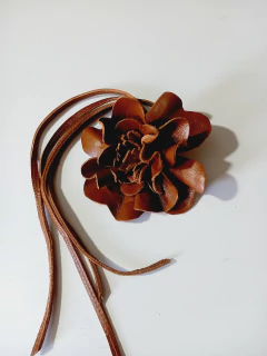 flor couro legítimo na internet