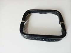 Boca de lobo revestida couro preto