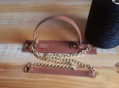 Alça Carteiro couro corrente caramelo