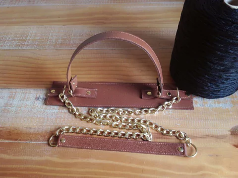 Alça Carteiro couro corrente caramelo