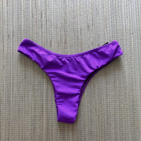 Calcinha MVT Asa Delta Roxo com Brilho