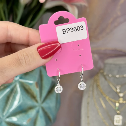 BP3603 brinco argola com pingente redondo cravejado com microzirconias banhada a prata 925 - comprar online