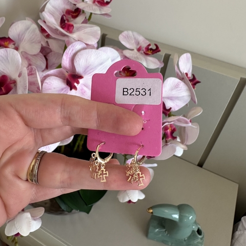 B2531 brinco argola tripla Cruz banhado a ouro 18k