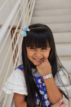 Pulseira pompom candy na internet