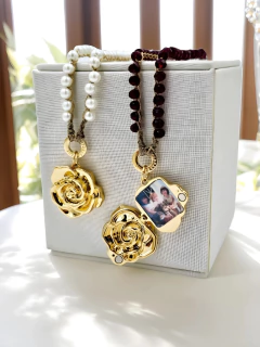 Relicário Rosa Cristal Marsala - comprar online