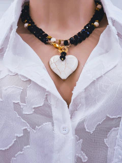 Colar Preto Coração Howlita
