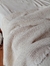 Manta Oslo - Pie de Cama Nido Natural - Indiga Deco Serrana