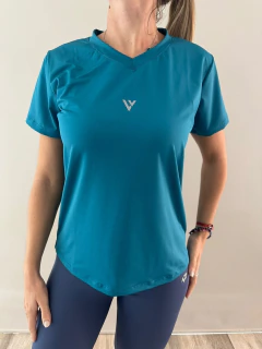 Remera m/c cuello v lycra