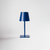 LAMPARA DE MESA LED INALAMBRICA DE METAL BASE CUADRADA Y PANTALLA CONICA AZUL